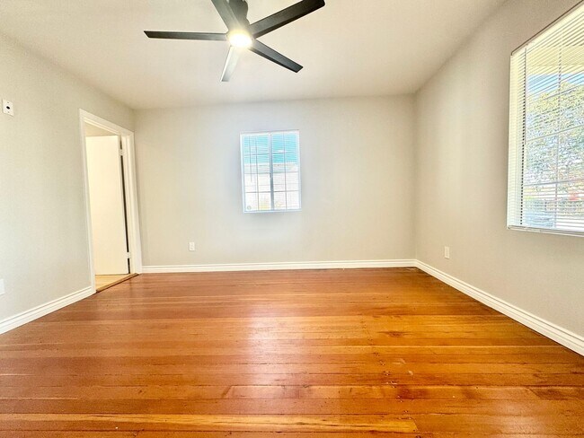 Building Photo - Newly renovated 3 bedroom, 2 bath single f...