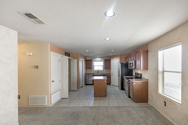 Building Photo - Beautiful Home W/Solar Panels