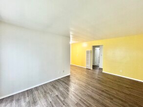 Building Photo - 131 1/2 Normandie Ave