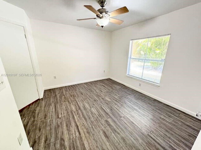 Building Photo - 4767 Via Palm Lakes