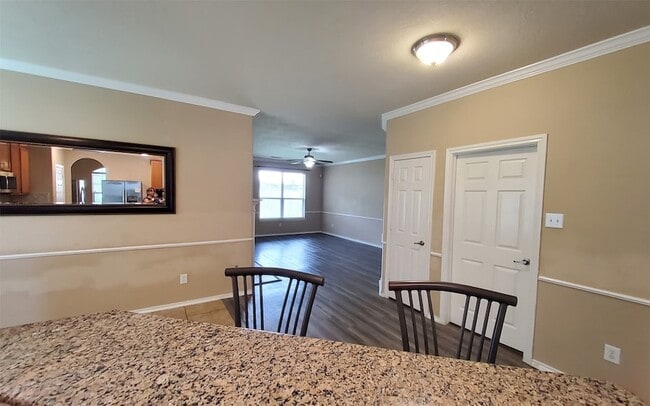 Building Photo - 25047 Lenora Dr