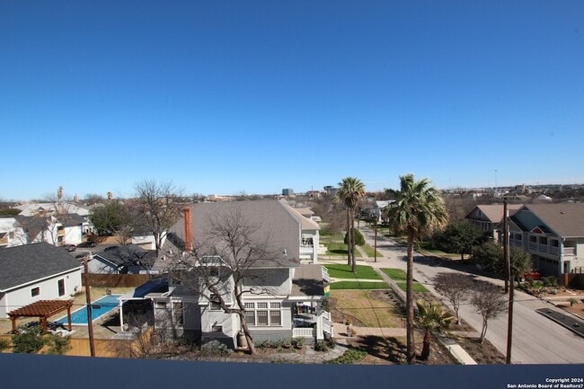 Building Photo - 203 Paschal St