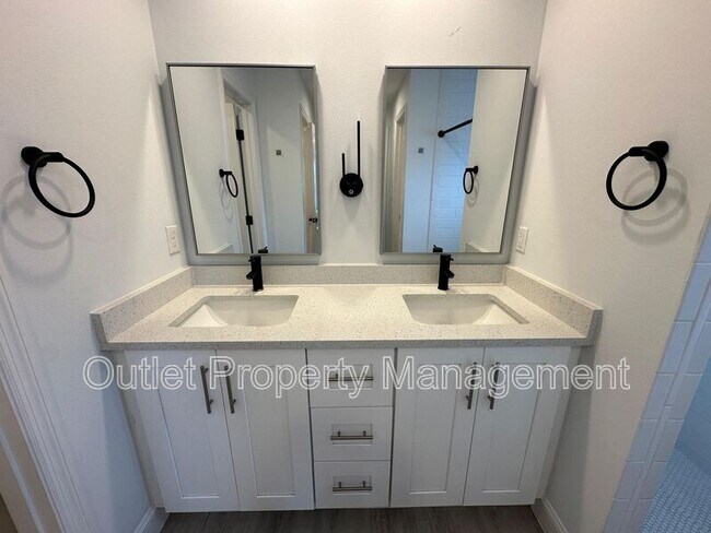 Building Photo - 790 W Gaucho Cir