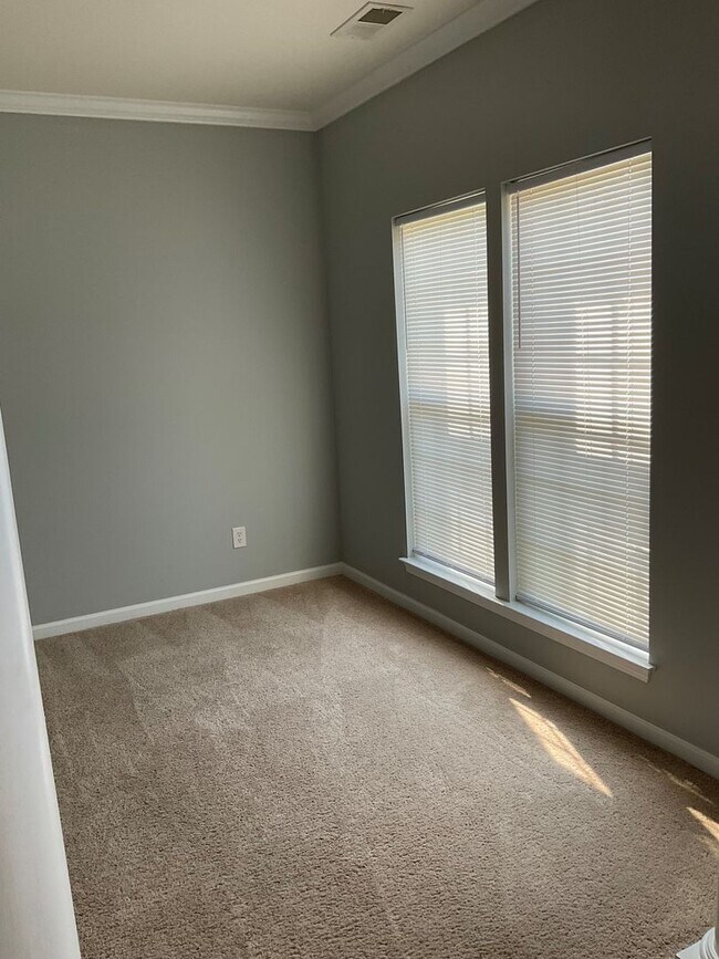 Building Photo - Beautiful 4BR Home In Bethesda Oaks !