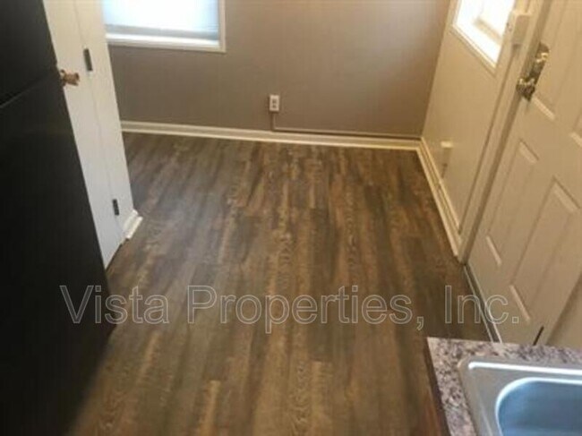 Building Photo - 1811 La Salle Pl