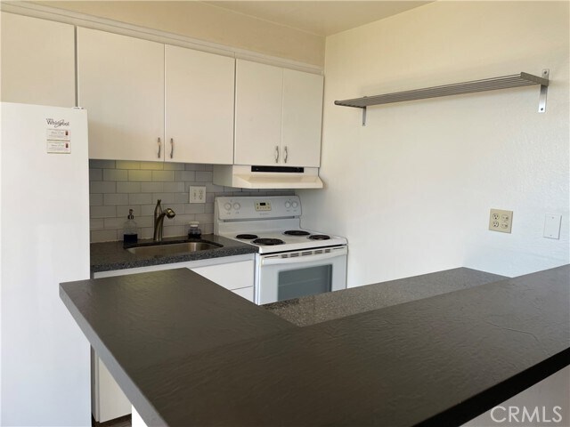Building Photo - 670 The Village