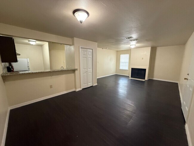 Building Photo - 1336 Jade Ave