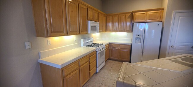 Building Photo - 2329 Rebecca Ct