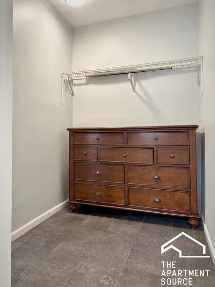 Building Photo - 6226 S Western Ave