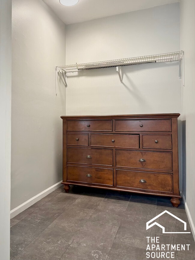 Building Photo - 6228 S Western Ave