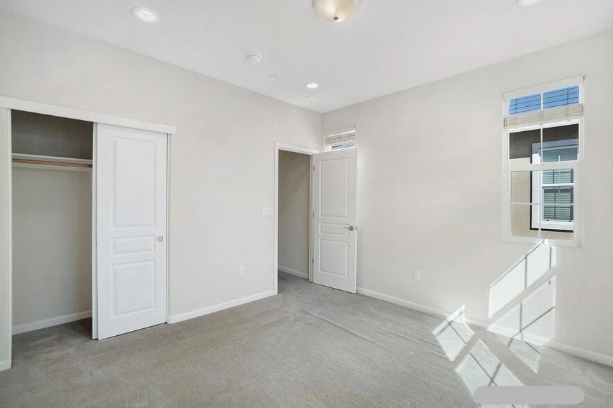 Building Photo - 801 Jetty Dr