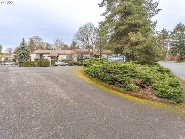 Entrance to property - 1040 Columbia Ridge Dr