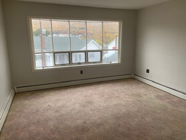 Building Photo - 3 bedroom 1 bathroom