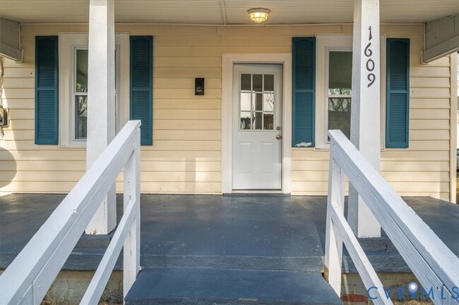 Building Photo - 1609 Buren St