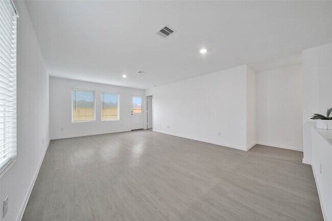 Building Photo - 723 Umbrella Tree Dr