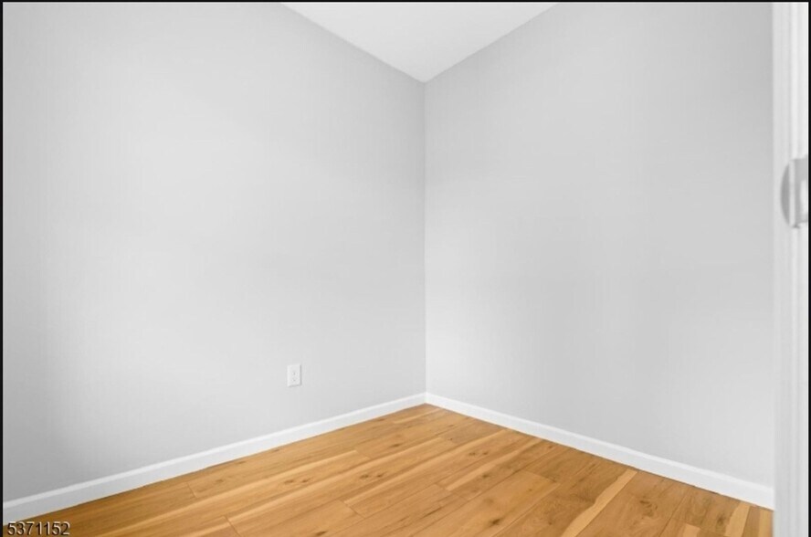 Building Photo - 87 Isabella Ave