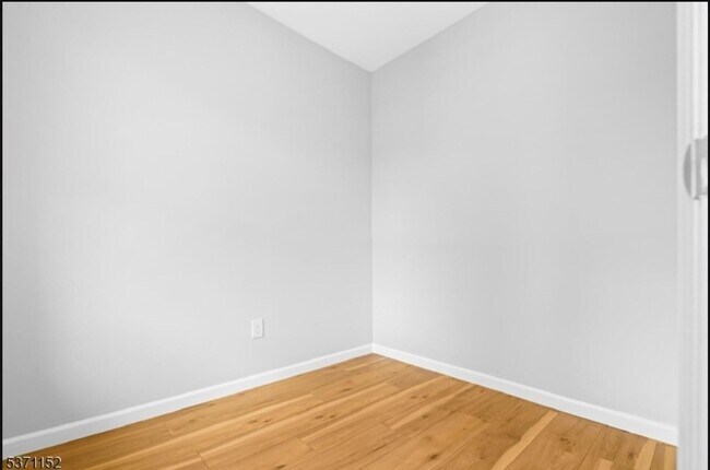 Building Photo - Charming 4BR  in Newark