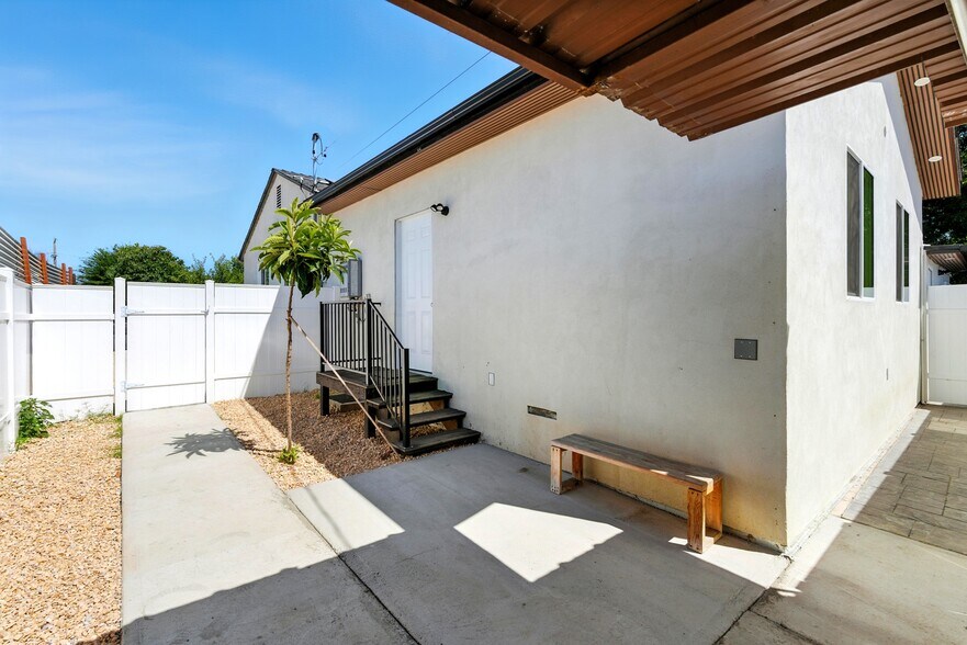 Building Photo - 13700 Branford St