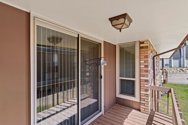 Building Photo - 350 E 4850 S