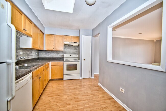 Building Photo - 9445 Kenton Ave