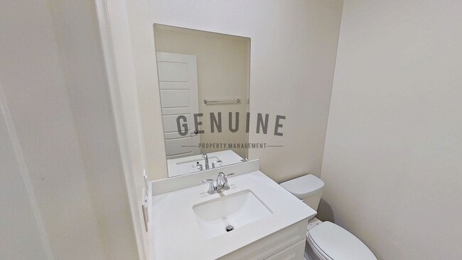 Building Photo - Beautiful Tri-Level 3Bd 2.5Ba Townhome in ...