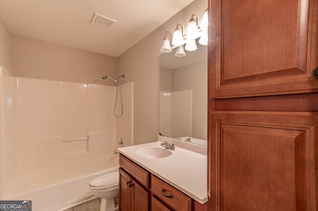 Building Photo - 705 Oxford Crest Ct NW