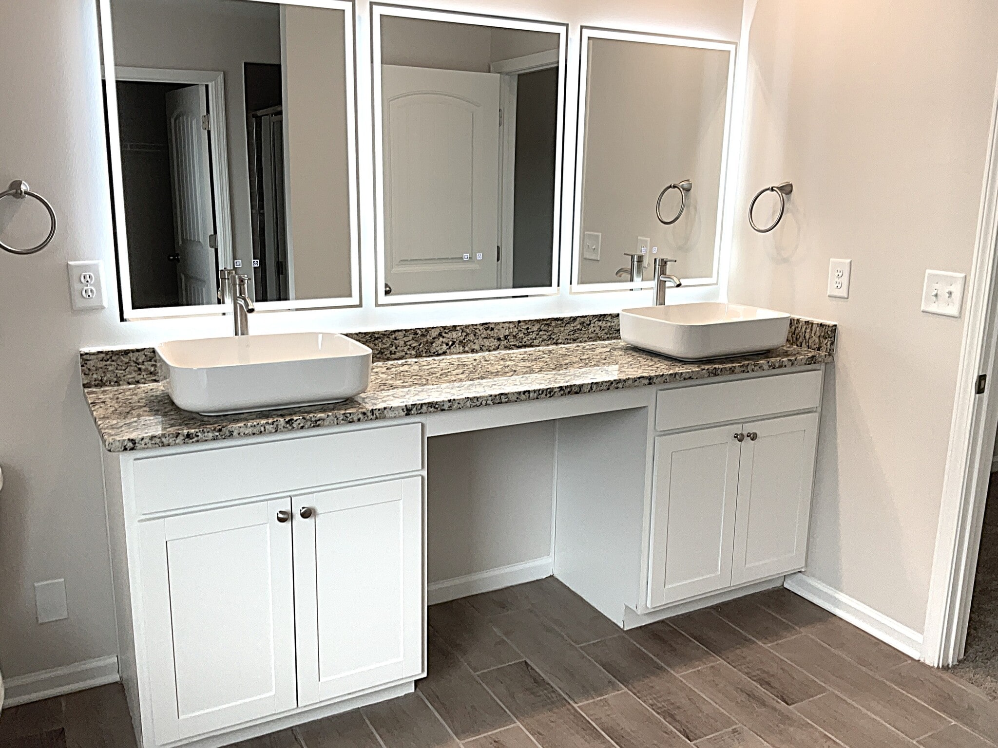 Building Photo - 3160 Emberly Dr