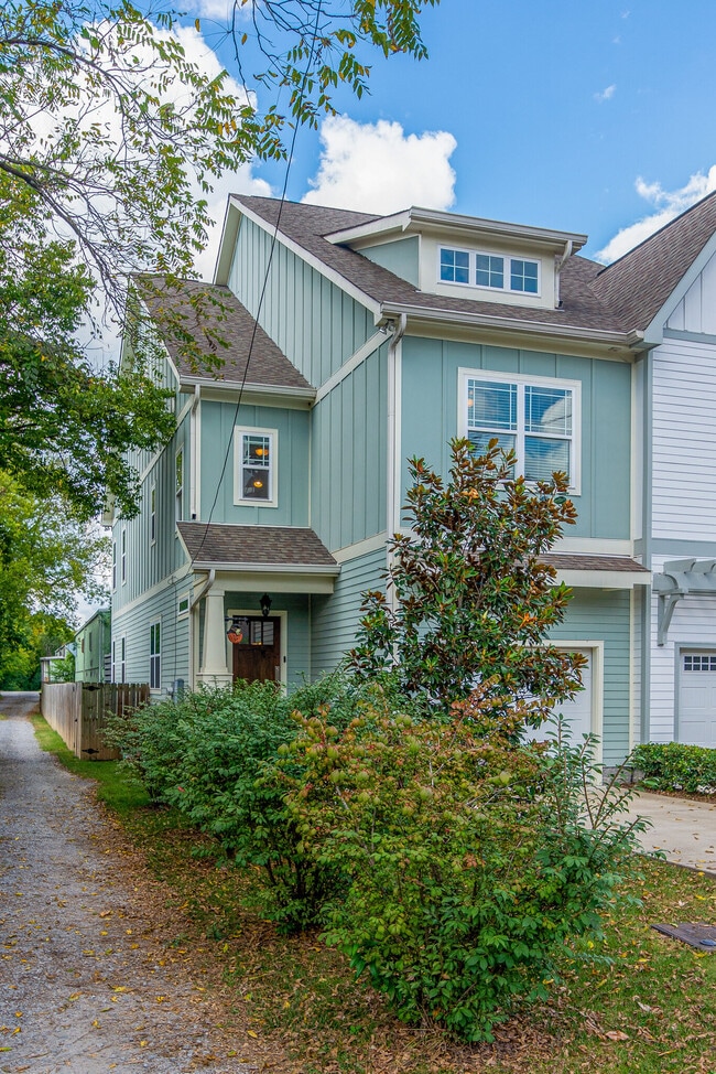 Building Photo - 1407 Pillow St