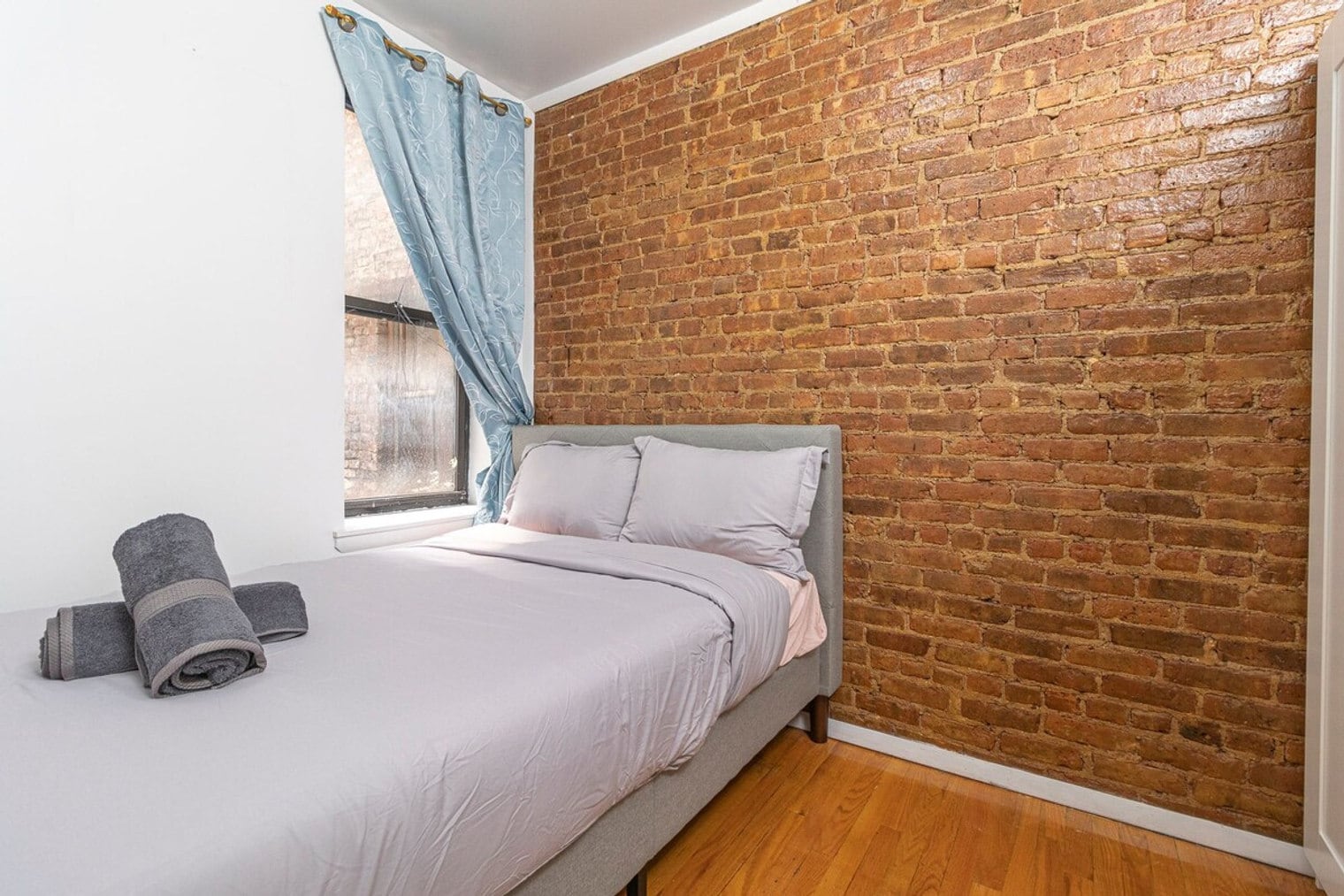 Building Photo - 1617 3rd Ave