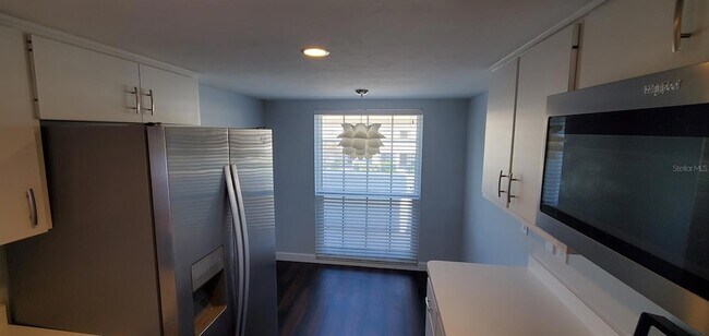 Building Photo - 5210 Wedgewood Ln