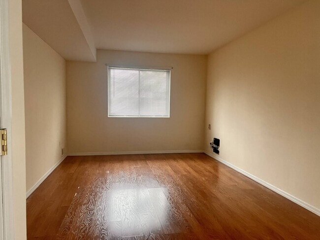 Building Photo - 249 Warwick Ave