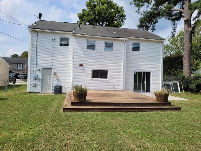 Building Photo - 520 Williamsburg Rd