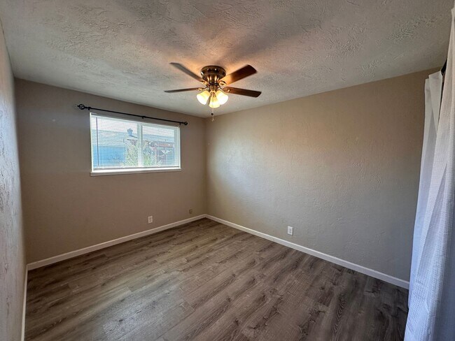 Building Photo - 520-522 N 38th Pl