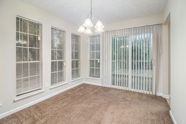 Building Photo - 3 bdrm, 2.5 bath in Stonecrest