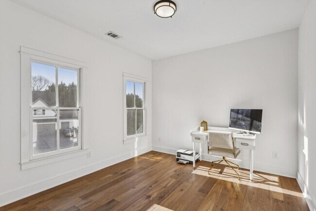 Building Photo - 3346 Kenyon Creek Dr NW