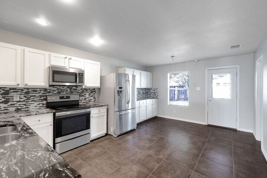Building Photo - 2708 Bur Oak Dr