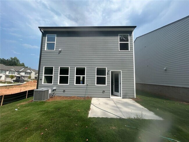 Building Photo - 79 Pineview Dr