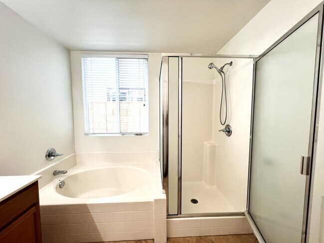 Building Photo - Beautiful 4 Bedroom, 3 Baths Single Family Home In North Fontana for Lease