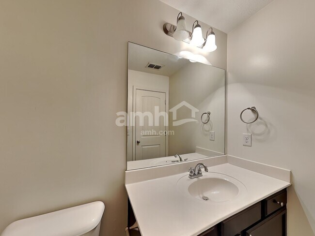 Building Photo - 123 Farmbrook Ct