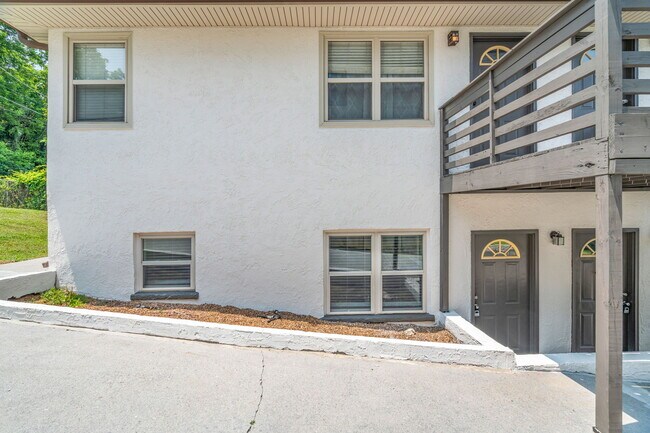 Building Photo - 2751 Jersey Ave