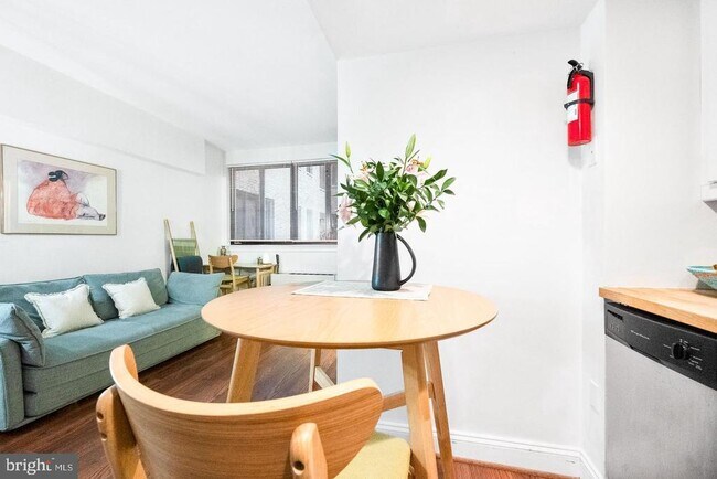 Primary Photo - 1701 16th St NW