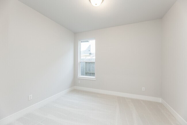 Building Photo - 26319 Camden Cyn Ave