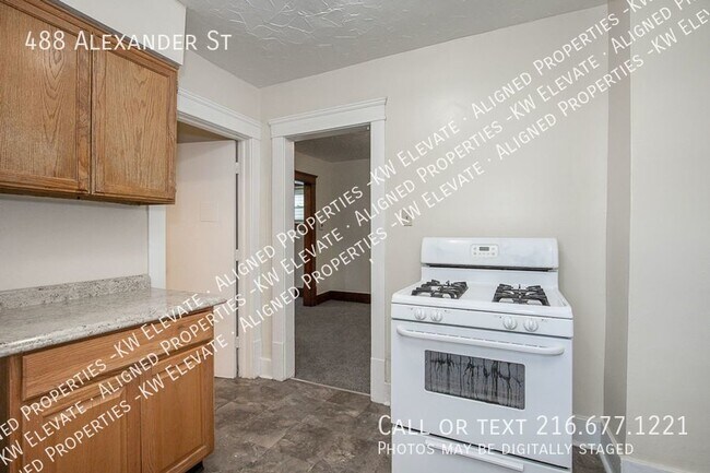 Building Photo - 3 floor Bright & Vibrant 4 bedroom home !