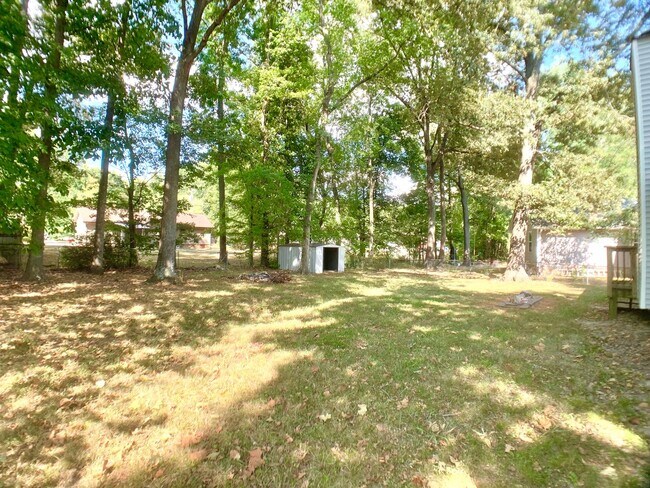 Building Photo - 637 Miles Ct