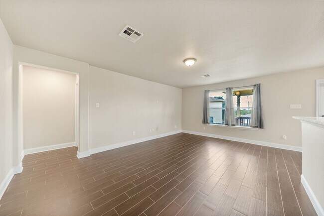 Building Photo - 3 Bedroom/2 Bedroom Highland Farms Subdivi...