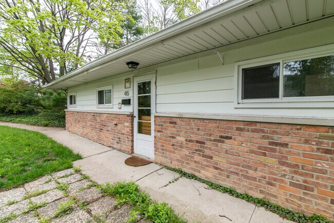 Building Photo - 413 S Revena Blvd