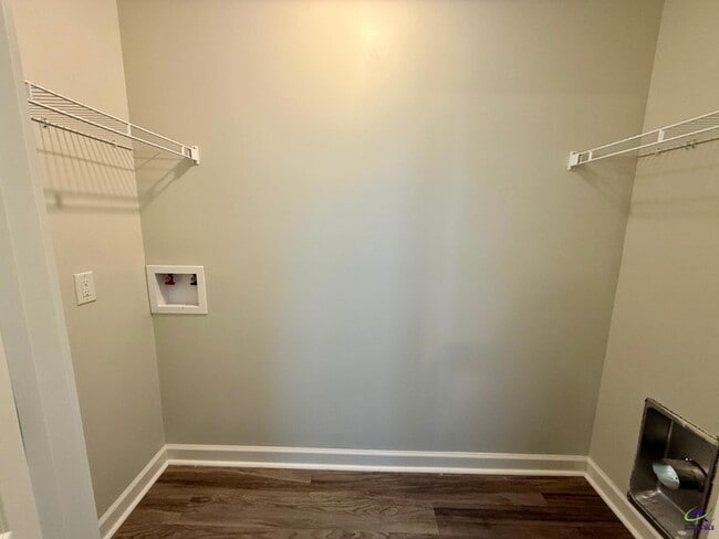 Building Photo - 123 Webster Wy