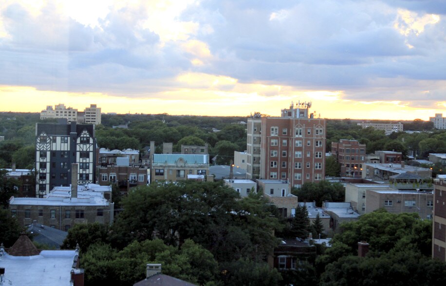 city view - 5701 N Sheridan Rd