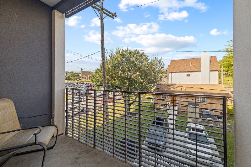 Building Photo - 806 Olympic St