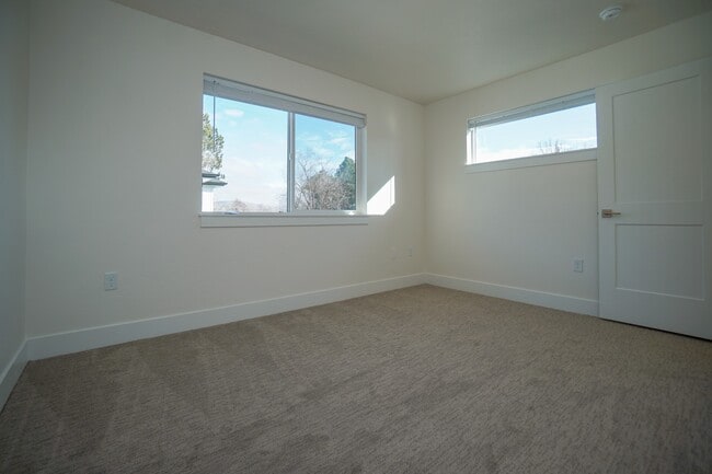 Building Photo - 4613 Iota St